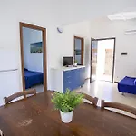 Conti Ξενοδοχείο με διαμερίσματα 4*