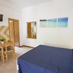Ξενοδοχείο με διαμερίσματα Conti 4*