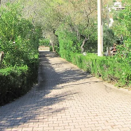 Conti מלון דירות 4*